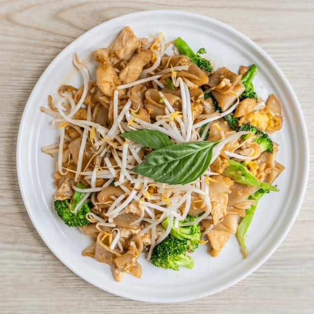 L-6 Drunken Noodles 🌶️.